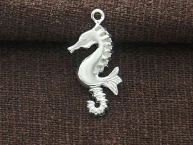 925 Sterling Silver Seahorse Pendant 9x19mm.