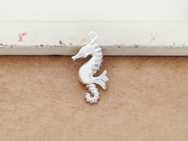 925 Sterling Silver Seahorse Pendant 9x19mm.