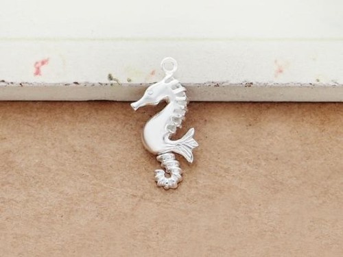 1 of 925 Sterling Silver Seahorse Pendant 9x19mm.