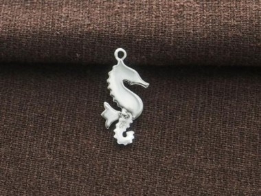 925 Sterling Silver Seahorse Pendant 9x19mm.