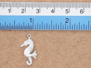 925 Sterling Silver Seahorse Pendant 9x19mm.