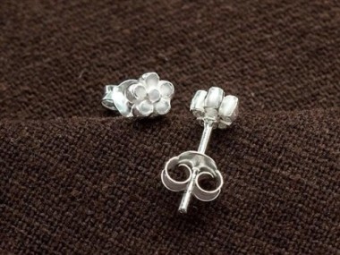 925 Sterling Silver Flower Stud Earrings 5mm.