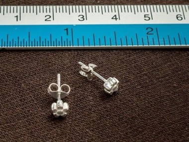 925 Sterling Silver Flower Stud Earrings 5mm.