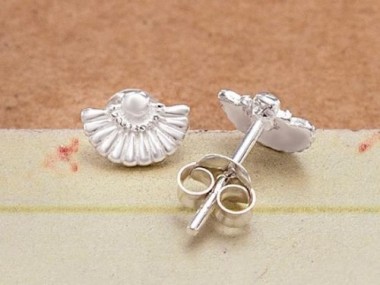 925 Sterling Silver Fan Stud Earrings 7.5x5.5mm.