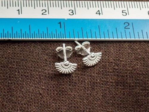 1 pair of 925 Sterling Silver Fan Stud Earrings 7.5x5.5mm.