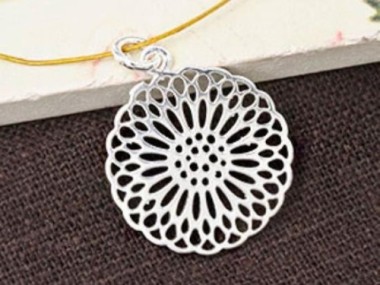 925 Sterling Silver Filigree Disc Pendant 19mm.