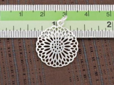 925 Sterling Silver Filigree Disc Pendant 19mm.