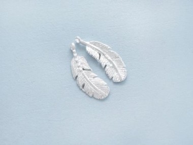 925 Sterling Silver Feather Pendants 7x18mm.