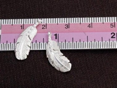 925 Sterling Silver Feather Pendants 7x18mm.