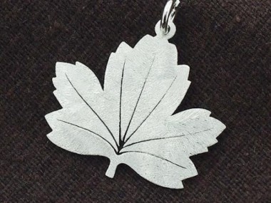 925 Sterling Silver Maple Leaf Pendant 21x24mm.