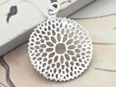 925 Sterling Silver Filigree Flower Pendant 18 mm.