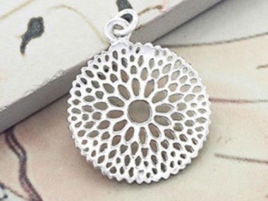 925 Sterling Silver Filigree Flower Pendant 18 mm.