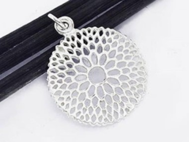 925 Sterling Silver Filigree Flower Pendant 18 mm.