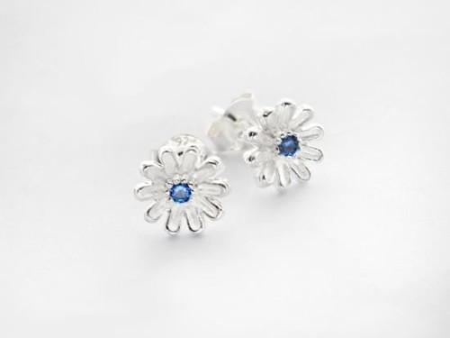 1 pair of 925 Sterling Silver Daisy Stud Earrings, with Lab grown Sapphire.