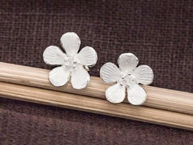 925 Sterling Silver Flower Stud Earrings 10mm.