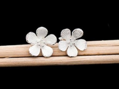 925 Sterling Silver Flower Stud Earrings 10mm.