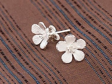 925 Sterling Silver Flower Stud Earrings 10mm.