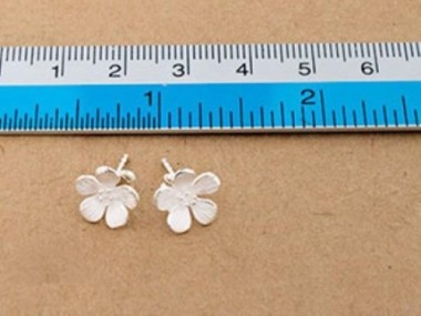 925 Sterling Silver Flower Stud Earrings 10mm.