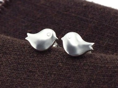 925 Sterling Silver Tiny Bird Stud Earrings 6x9mm.