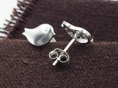 925 Sterling Silver Tiny Bird Stud Earrings 6x9mm.