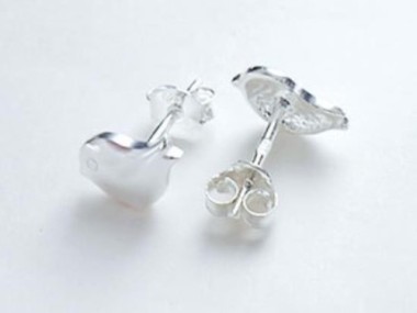 925 Sterling Silver Tiny Bird Stud Earrings 6x9mm.