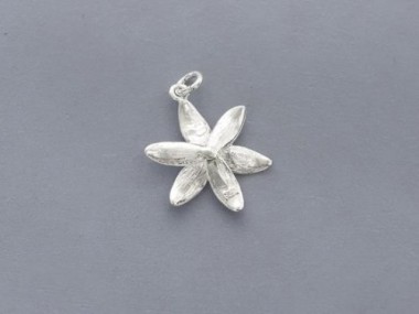 925 Sterling Silver Lily Flower Pendant 17mm.