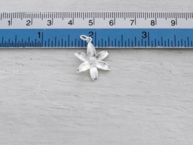 925 Sterling Silver Lily Flower Pendant 17mm.