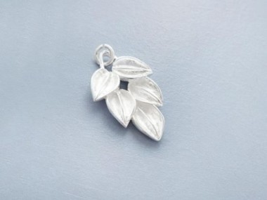 925 Sterling Silver Leaf Pendant 15x26mm.