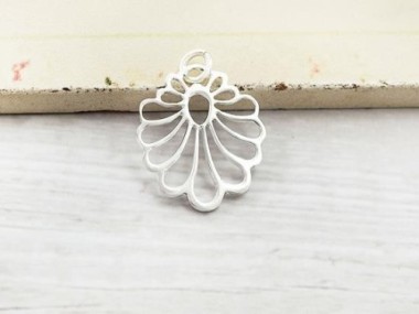 925 Sterling Silver Cutwork Drop Pendant 18x20 mm.