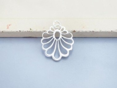 925 Sterling Silver Cutwork Drop Pendant 18x20 mm.