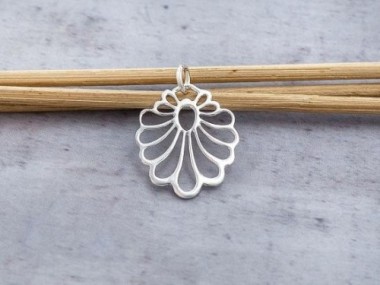 925 Sterling Silver Cutwork Drop Pendant 18x20 mm.