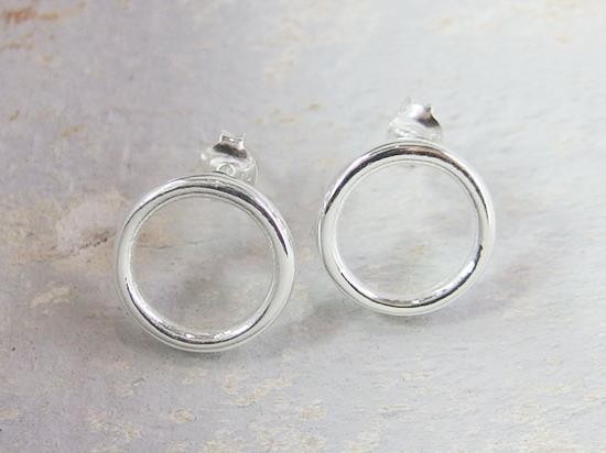 1 pair of 925 Sterling Silver Circle Stud Earrings 12.5mm. Polish Finished.