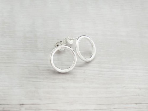 1 pair of 925 Sterling Silver Circle Stud Earrings 12.5mm. Polish Finished.