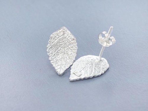 1 pair of 925 Sterling Silver Leaf Stud Earrings 9.5x16.5mm.