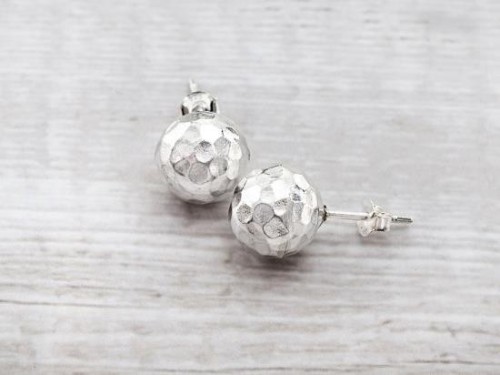 1 pair of Karen Hill Tribe Silver Hammered Round Stud Earrings 10mm.