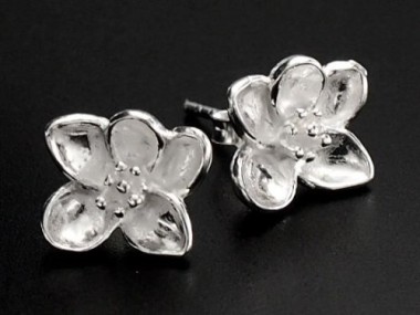 925 Sterling Silver Orchid Stud Earrings 6.5mm.