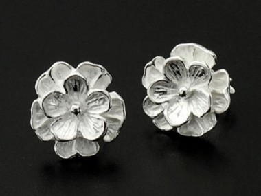 925 Sterling Silver Flower Stud Earrings 11mm.