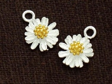 2 of 925 Sterling Silver Daisy Charms, Gold plated pollen 9mm.