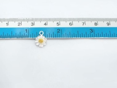 925 Sterling Silver Daisy Charms, Gold plated pollen 9mm.