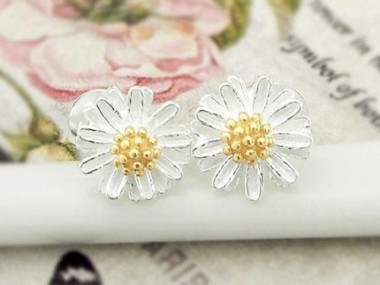 925 Sterling Silver Daisy Stud Earrings, Post Findings , Gold plated pollen 8.5mm.