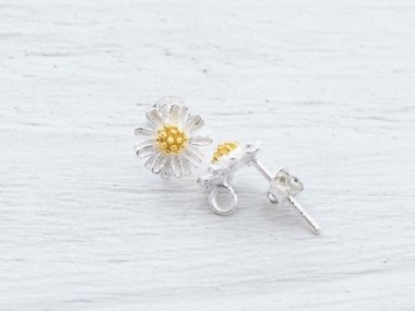 925 Sterling Silver Daisy Stud Earrings, Post Findings , Gold plated pollen 8.5mm.