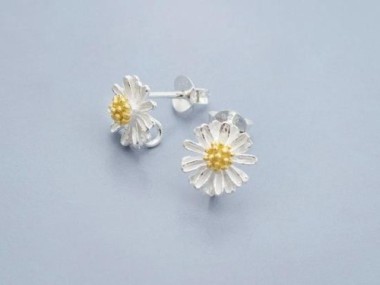 925 Sterling Silver Daisy Stud Earrings, Post Findings , Gold plated pollen 8.5mm.