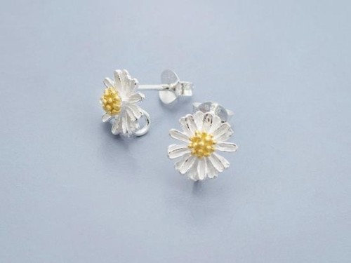 1 pair of 925 Sterling Silver Daisy Stud Earrings, Post Findings , Gold plated pollen 8.5mm.