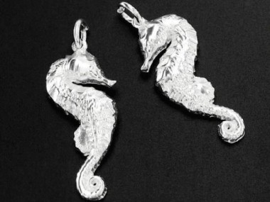 925 Sterling Silver Seahorse Pendants 11x25mm.