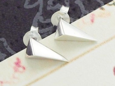 925 Sterling Silver Tiny Triangle Stud Earrings 5x10mm.