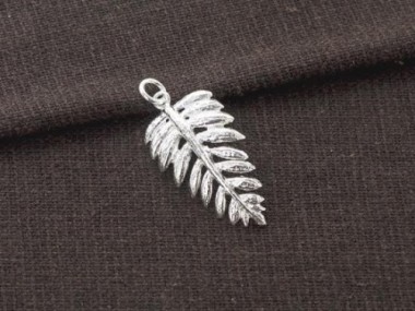 925 Sterling Silver Fern Leaf Pendant 14x25mm.