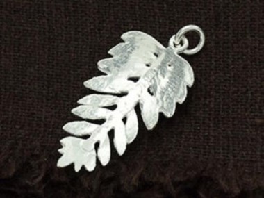 925 Sterling Silver Fern Leaf Pendant 14x25mm.