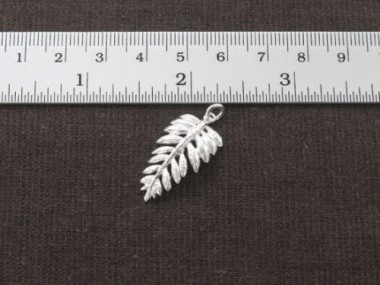 925 Sterling Silver Fern Leaf Pendant 14x25mm.