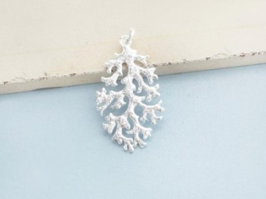 925 Sterling Silver Coral Pendant 18x31mm.