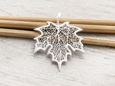 925 Sterling Silver Maple Leaf Pendant 19x20mm.